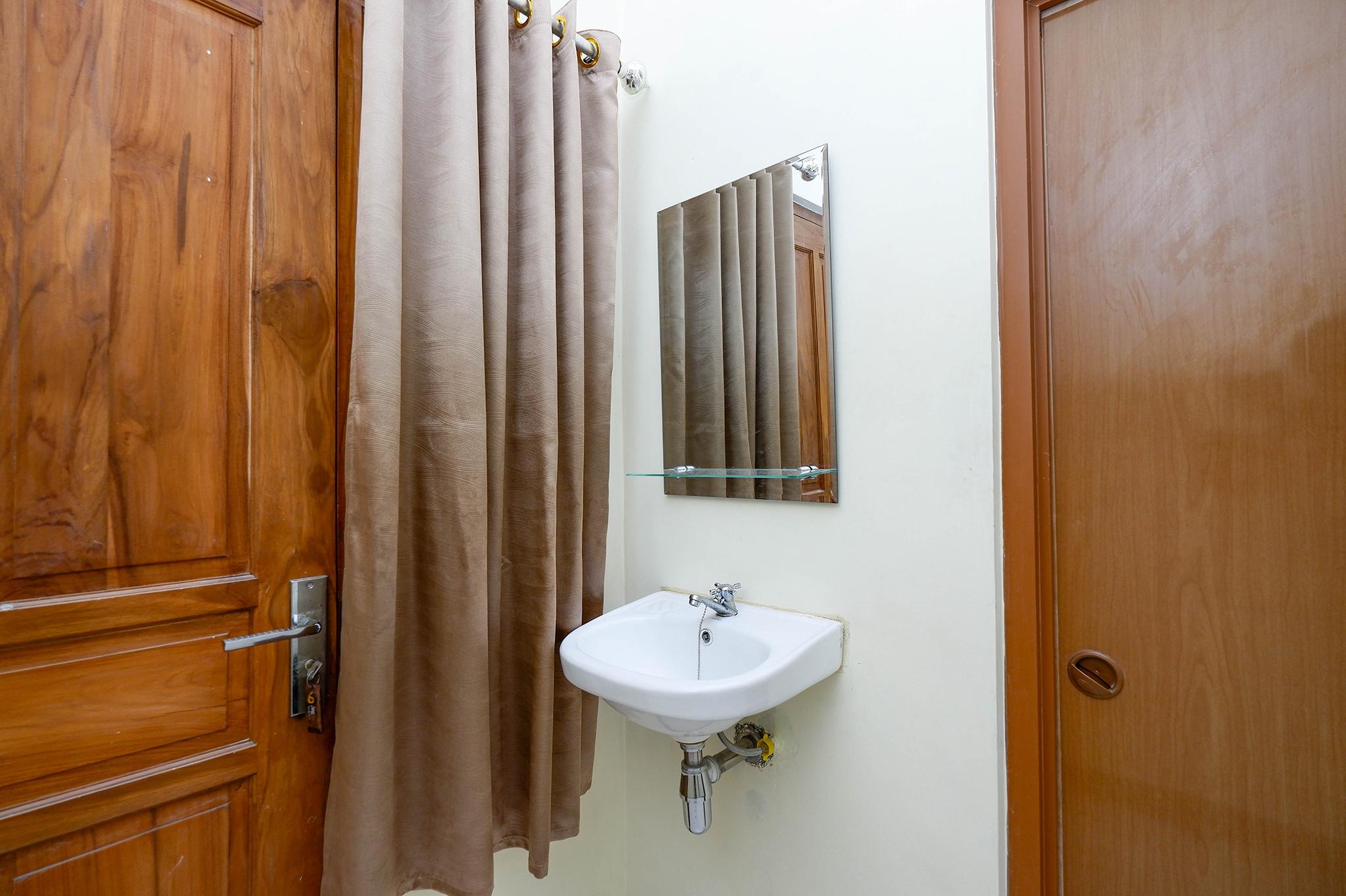 Super Oyo Capital O 2258 Santana Syariah Guest House Kartosuro Εξωτερικό φωτογραφία